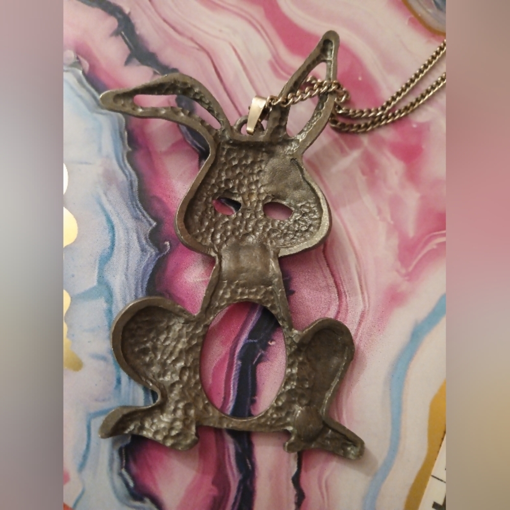 𝐏𝐞𝐰𝐭𝐞𝐫 𝐘𝟐𝐊 𝐑𝐚𝐛𝐛𝐢𝐭 𝐏𝐞𝐧𝐝𝐚𝐧𝐭 𝐒𝐢𝐥𝐯𝐞𝐫 𝐍𝐞𝐜𝐤𝐥𝐚𝐜𝐞 - Picture 5 of 8